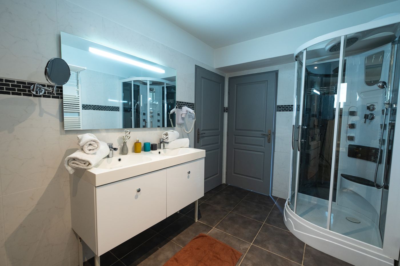Appartement VIP, 75 m² — la salle de bain