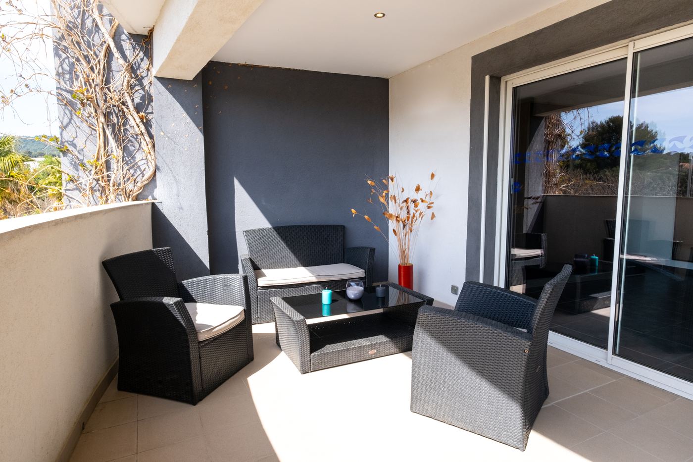 Appartement VIP, 75 m² — la terrasse et son salon